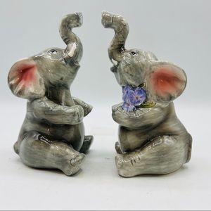 Popular Creations. Kissing Elephants Salt and Pepper shakers with magnets